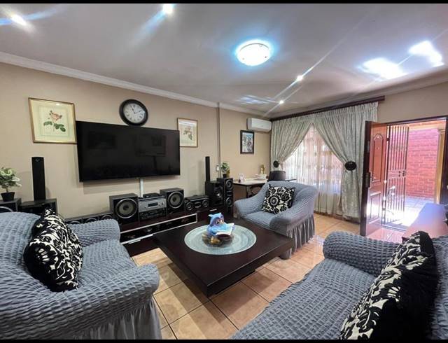 4 BEDROOM HOUSE FOR SALE IN CLAYVILLE